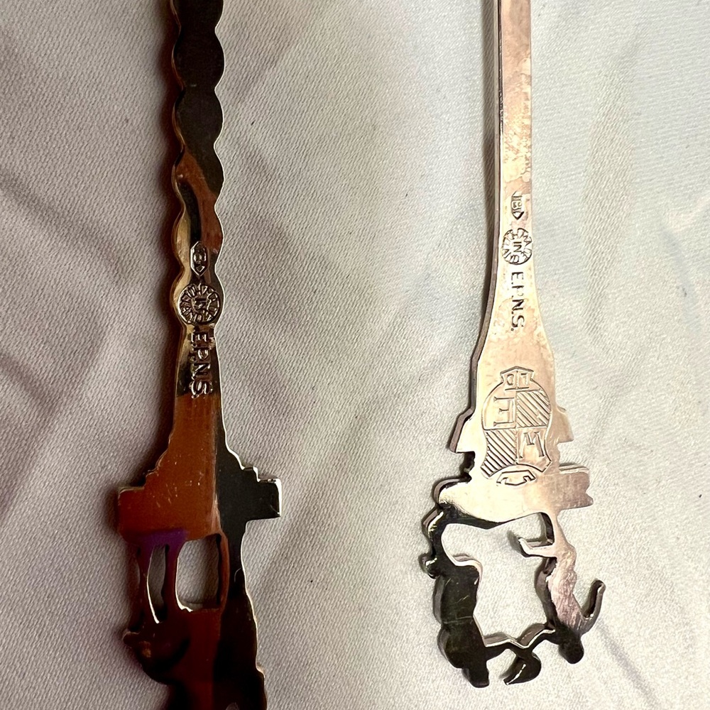Lot of 2 vintage souvenir spoons, 1976 Olympics & RCMP 1873-1973 made n Holland - Picture 9 of 10